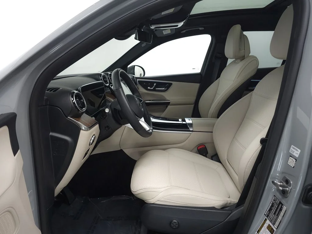 Certified Used 2026  Mercedes-Benz GLC 300 image 7