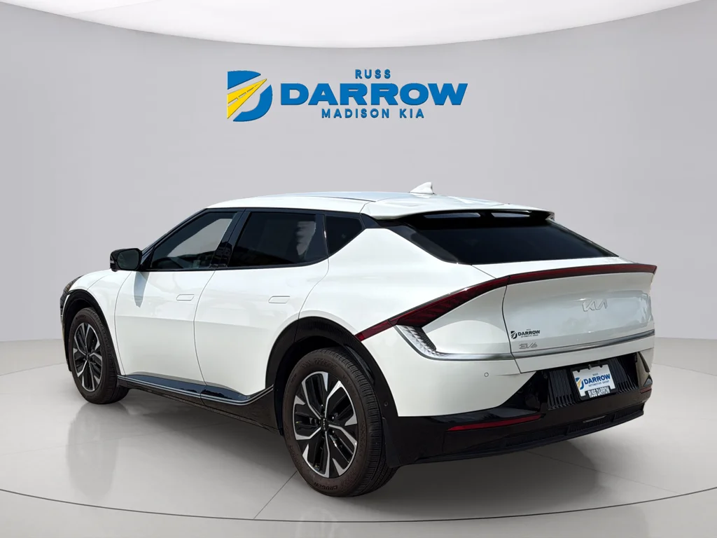 Used 2023 Snow White Pearl Kia Wind image 3