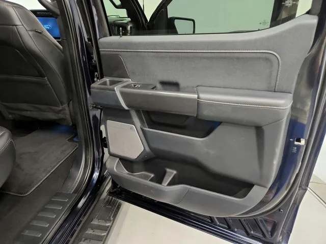 Used 2024  Ford Lariat image 43