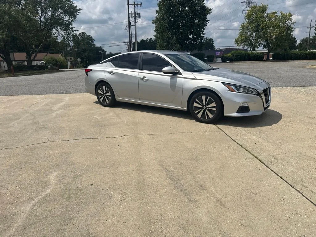 Used 2021 Silver Nissan 2.5 SV image 5