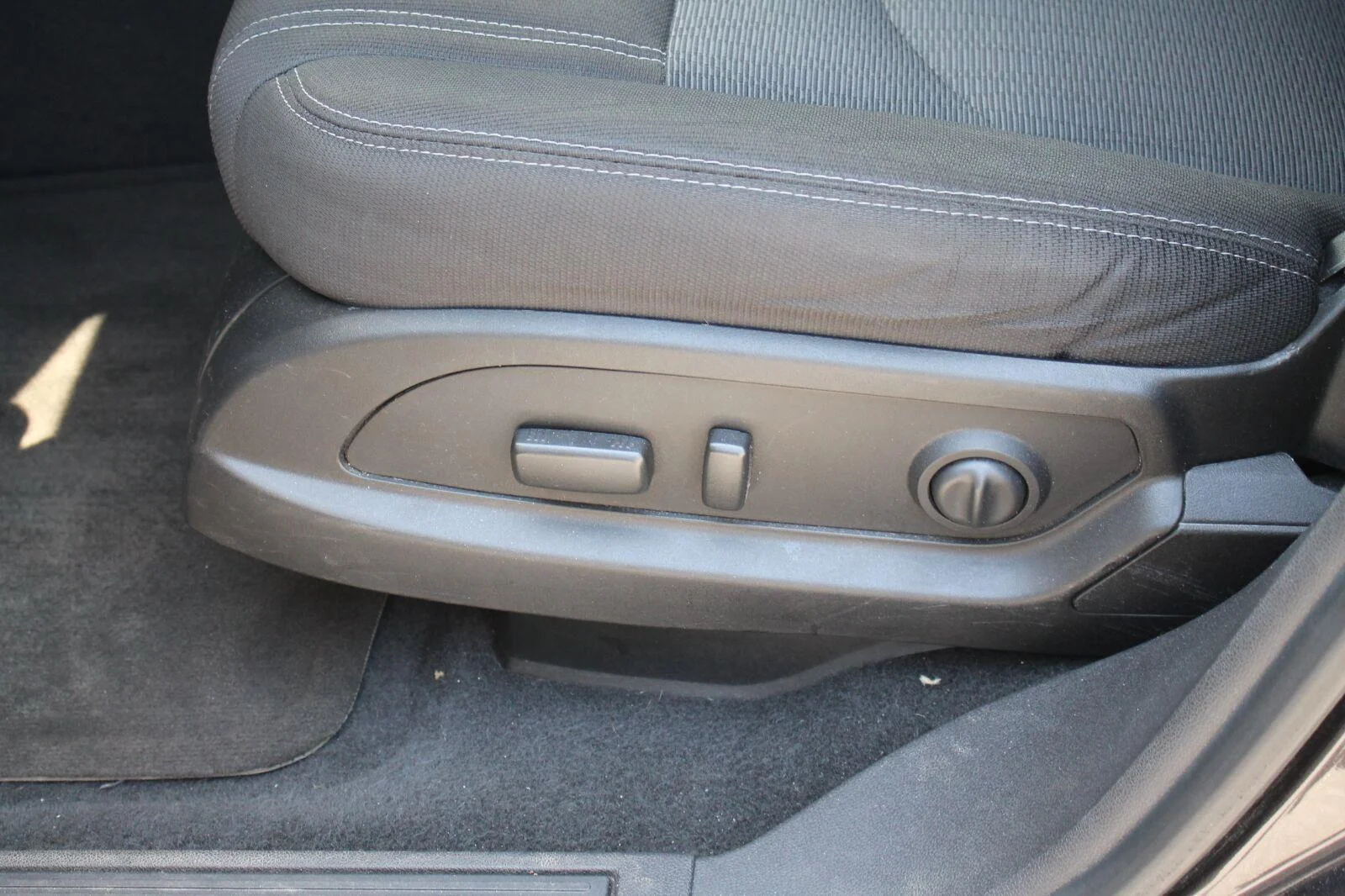 Used 2016 TUNGSTEN METALLIC Chevrolet LT image 13