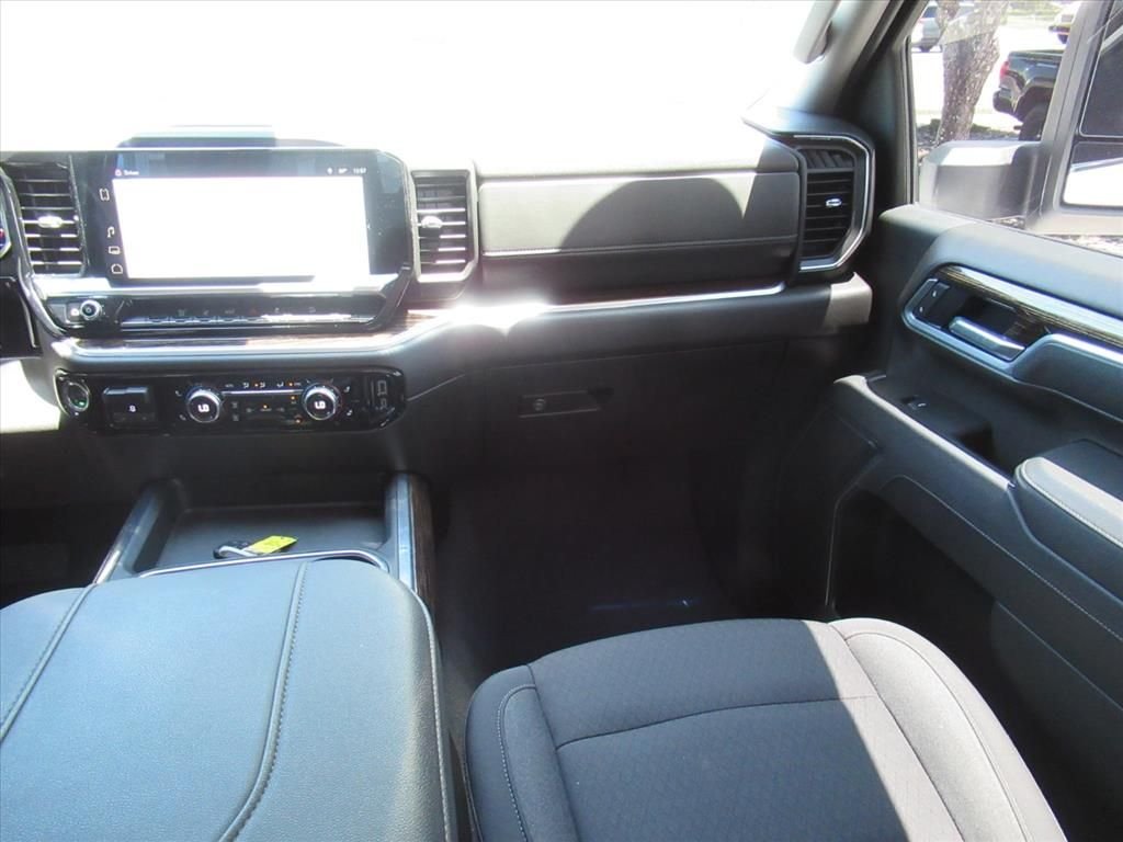Used 2025 White GMC SLE image 14