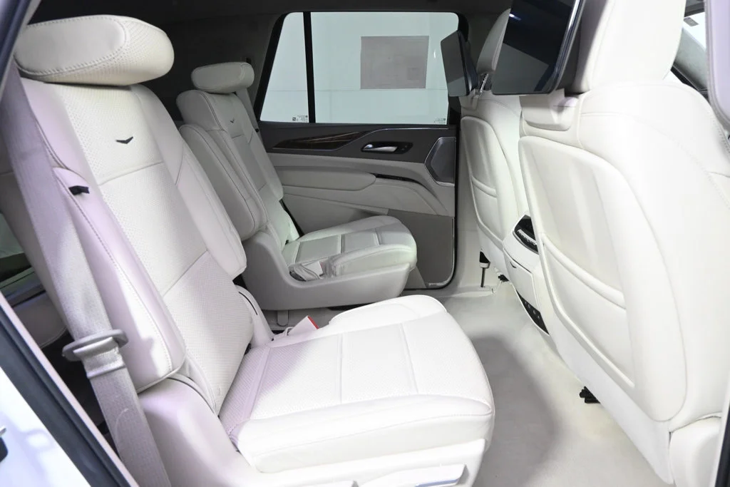 Used 2024 Crystal White Tricoat Cadillac Premium Luxury Platinum image 18