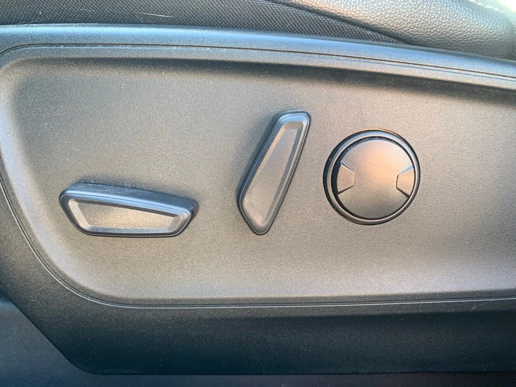 Used 2022 Gray Ford SEL image 9