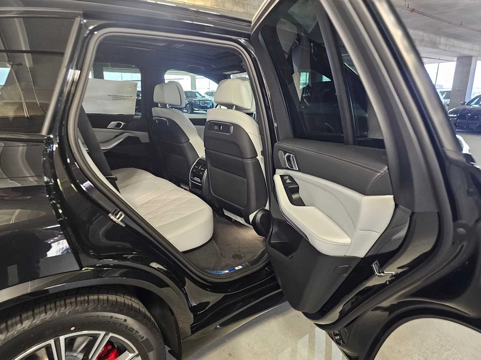 New 2026 Black Sapphire Metallic BMW xDrive50e image 39