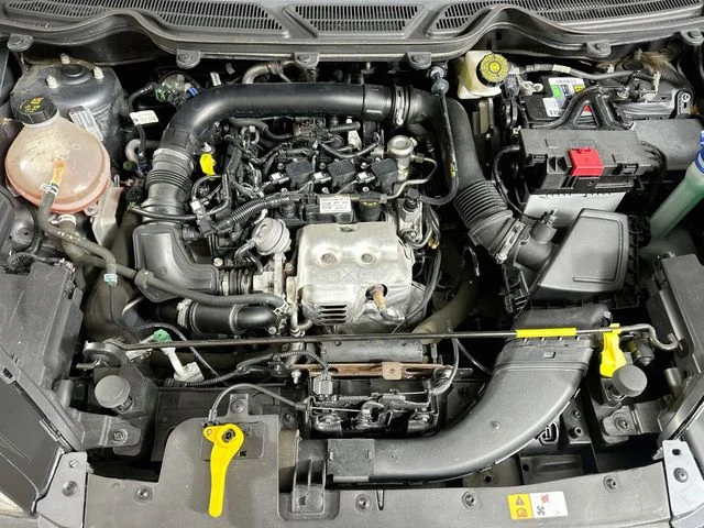 Used 2020 Blue Ford SE image 21