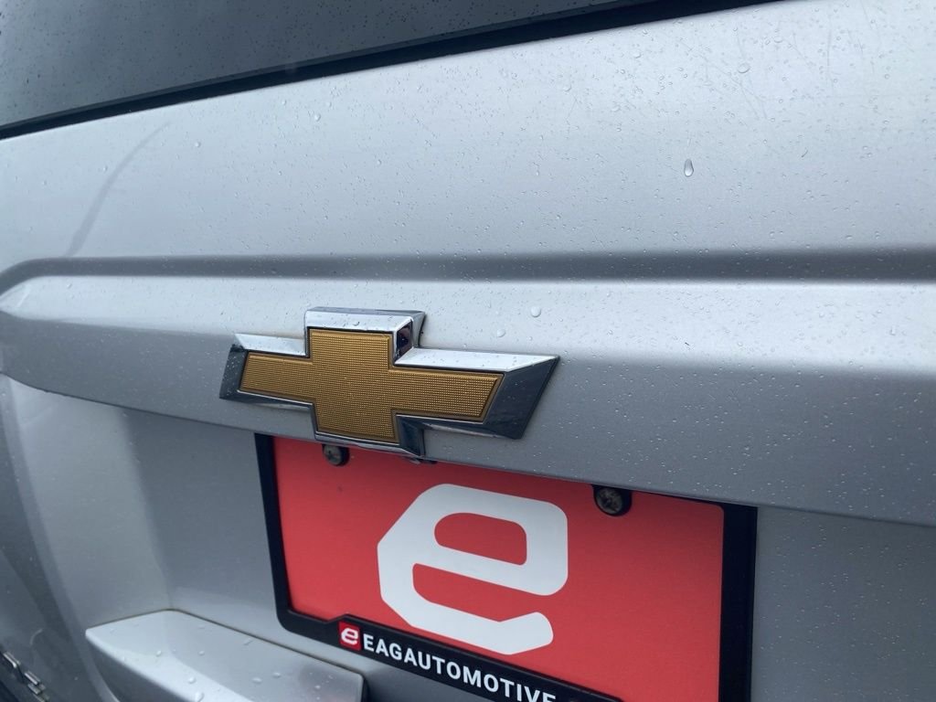 Used 2015 Silver Ice Metallic Chevrolet LT image 39