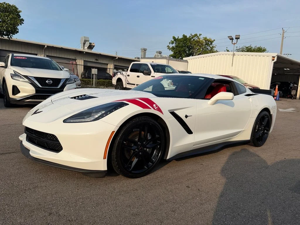 Used 2019 White Chevrolet Stingray image 3