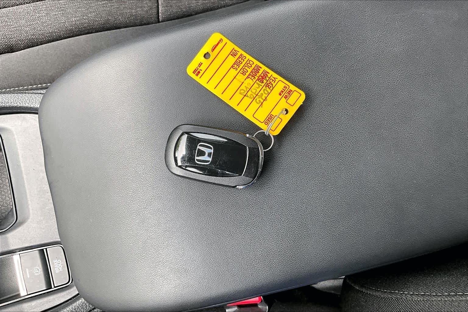 Used 2025 Meteorite Gray Metallic Honda SE image 14
