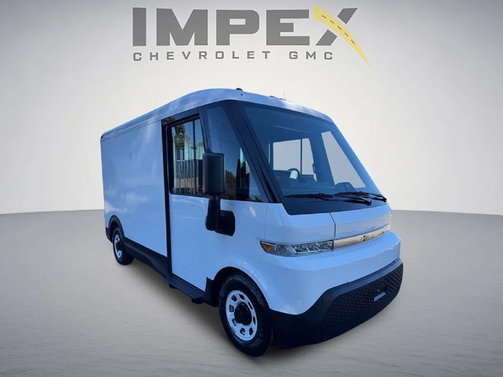 Used 2025 Oyster White Chevrolet AWD 400 image 6