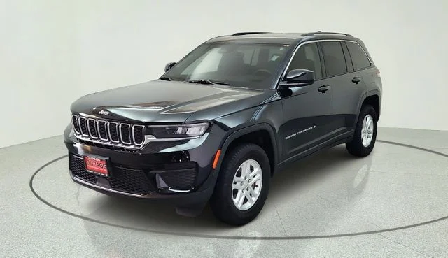 Used 2023 Black Jeep Laredo image 18