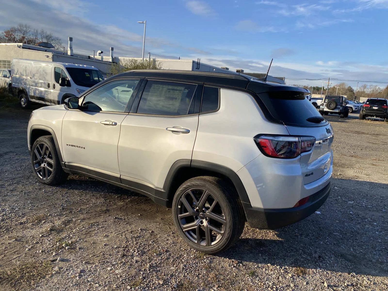New 2026 Silver Zynith Metallic Clear-Coat Exterior Paint Jeep Limited Altitude image 4