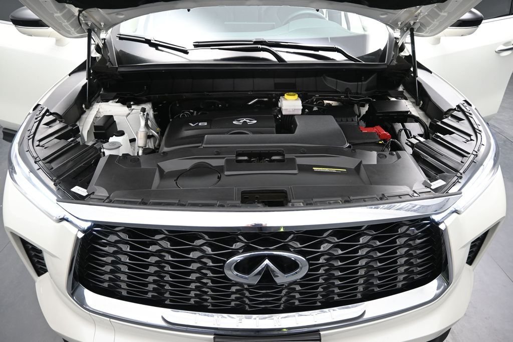 Used 2023 White INFINITI LUXE image 20