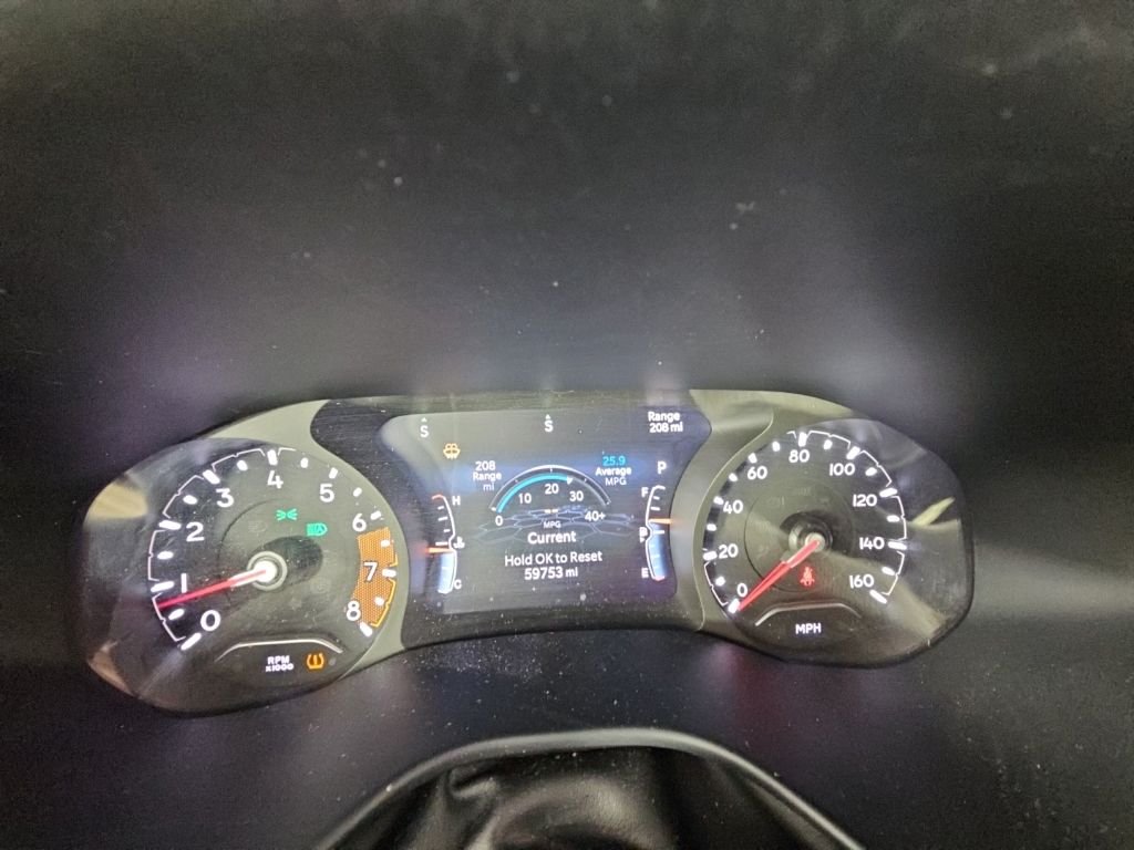 Used 2024 Silver Jeep Latitude image 32
