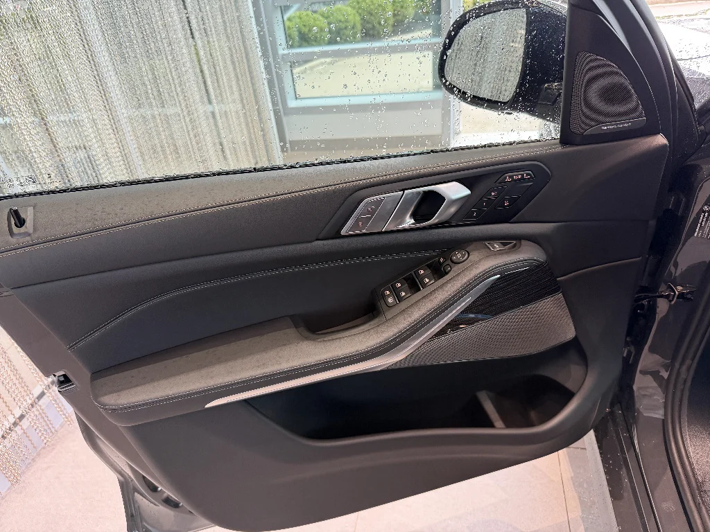 2027 BMW X7 40i - Photo 11