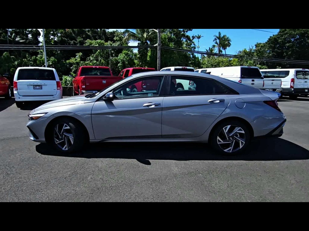 Used 2025 Fluid Metal Metallic Hyundai SEL Sport image 5
