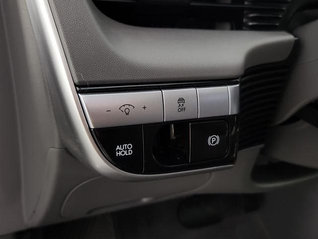 Used 2024 Black Hyundai SE image 21