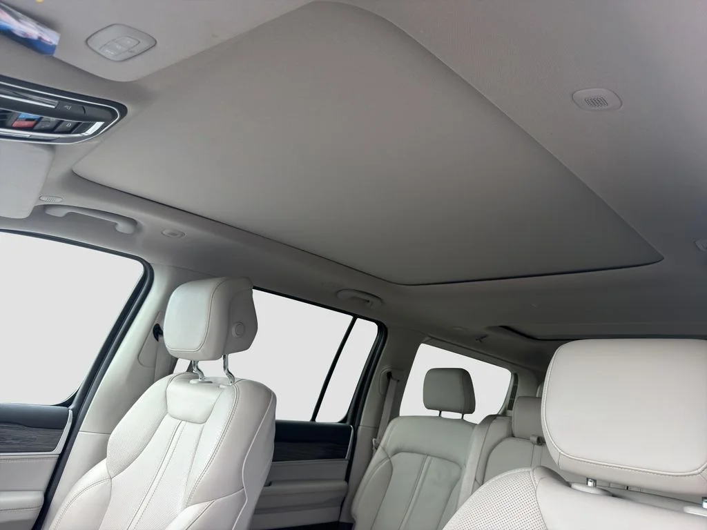 Used 2022 White Jeep Series III image 29
