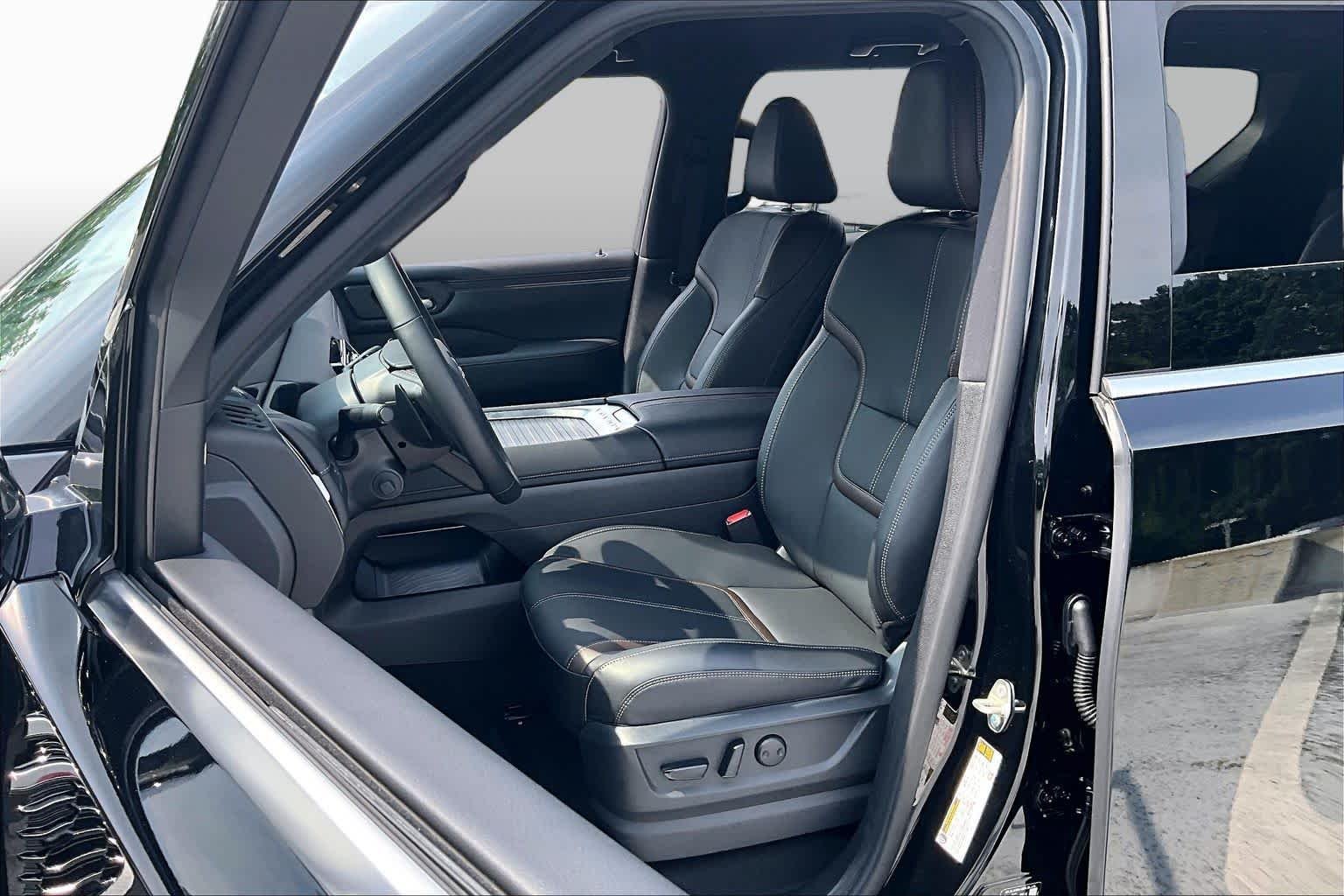 Used 2026 Super Black Nissan SL image 8
