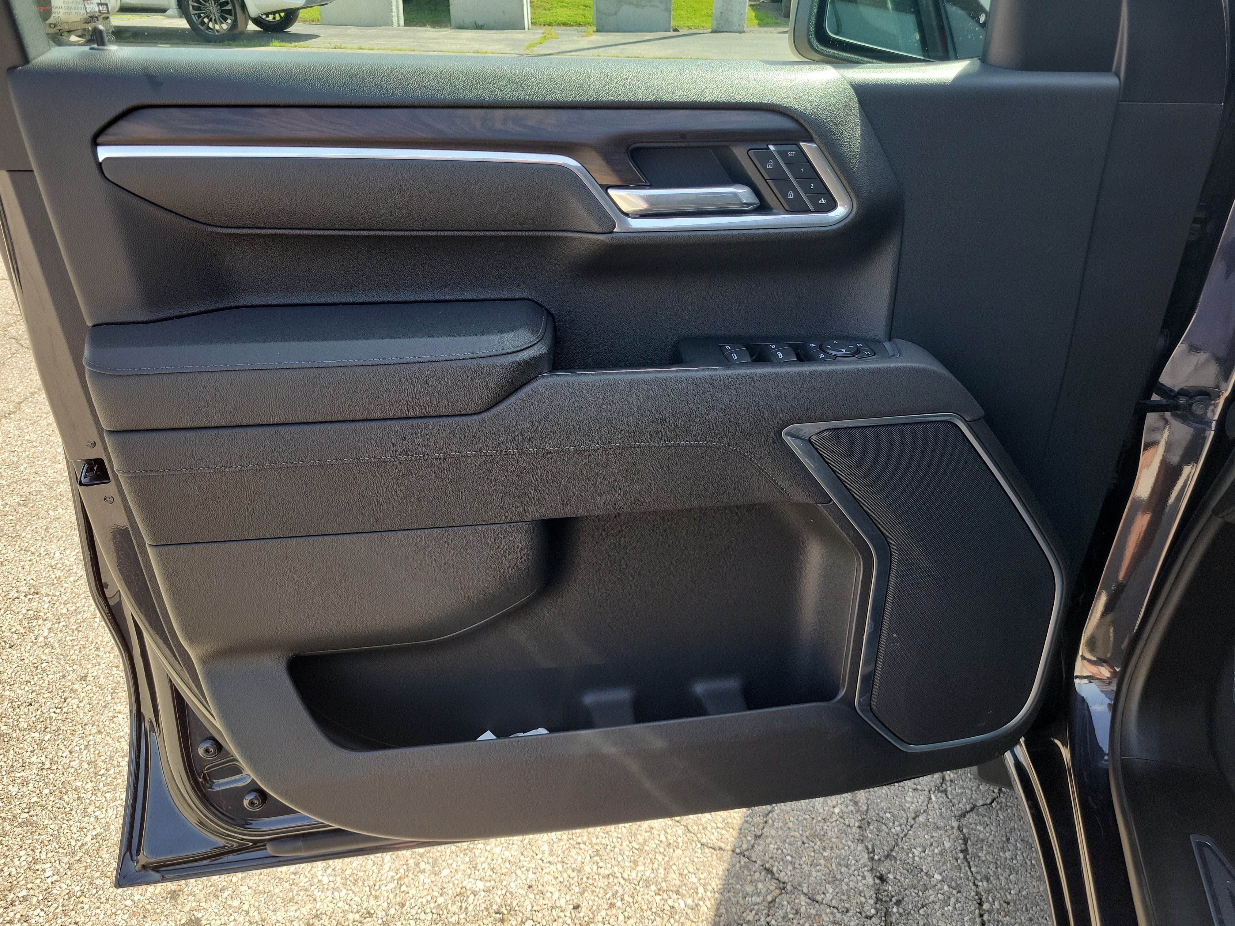 Used 2025 Titanium Rush Metallic GMC SLT image 19
