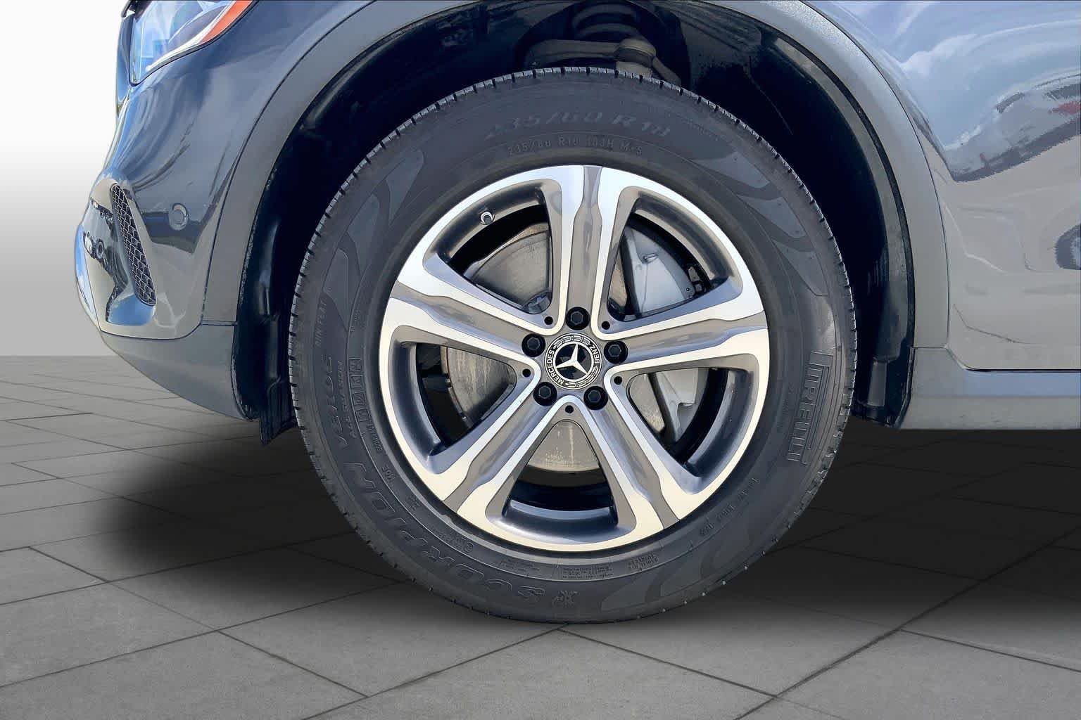 Used 2021 Graphite Grey Metallic Mercedes-Benz GLC 300 image 11