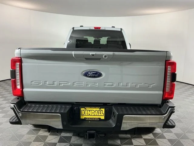 Used 2025  Ford Lariat image 5