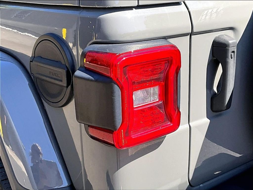 Used 2022 Gray Jeep Unlimited Sahara image 25