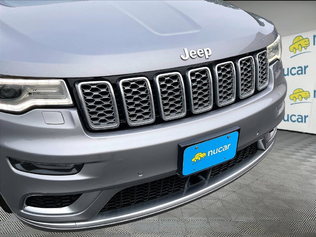 Used 2018 Silver Jeep Summit image 32
