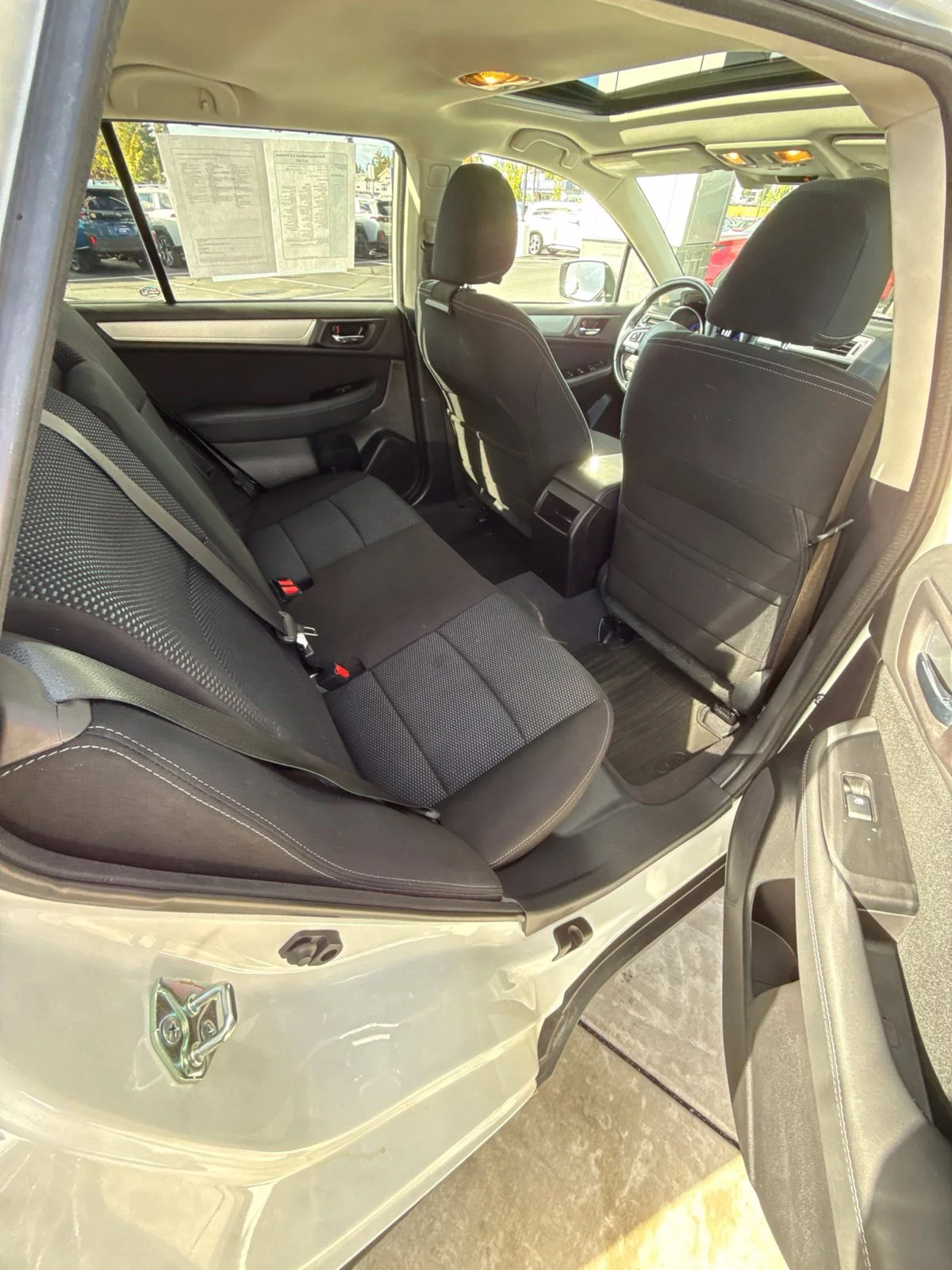 Used 2016 Crystal White Pearl Subaru 2.5i Premium image 16
