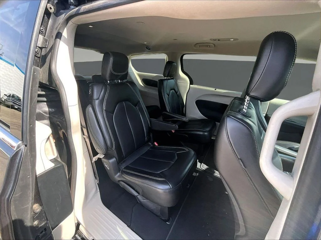 Used 2023 Gray Chrysler Touring L image 28