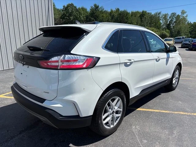 Used 2024 White Metallic Ford SEL image 3