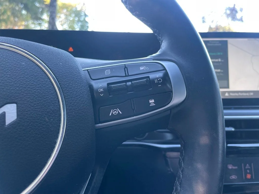 Used 2022 Wolf Gray Kia GT-Line image 17