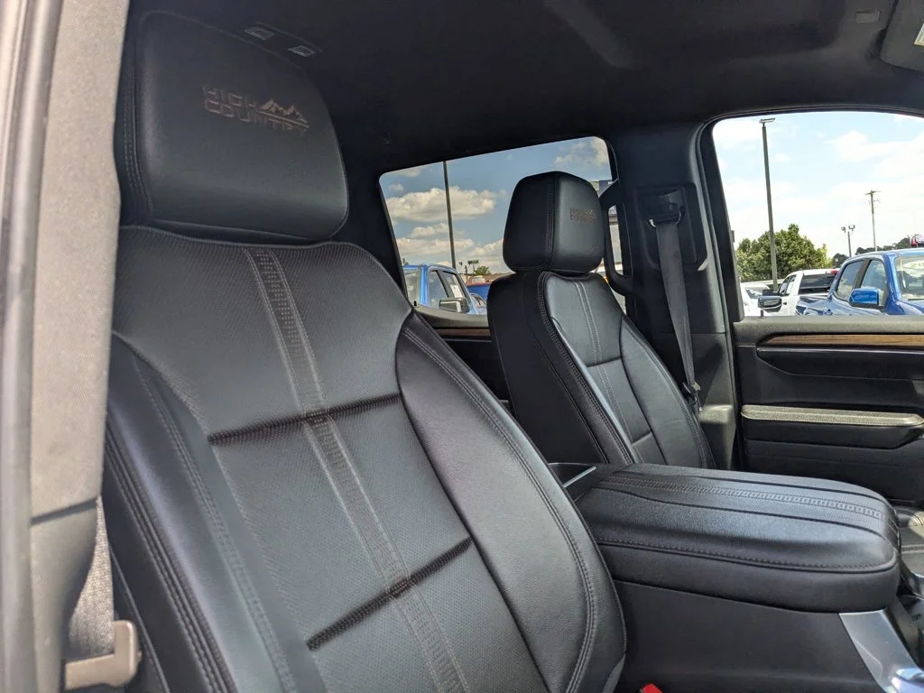 Used 2023 Iridescent Pearl Tricoat Chevrolet High Country image 27
