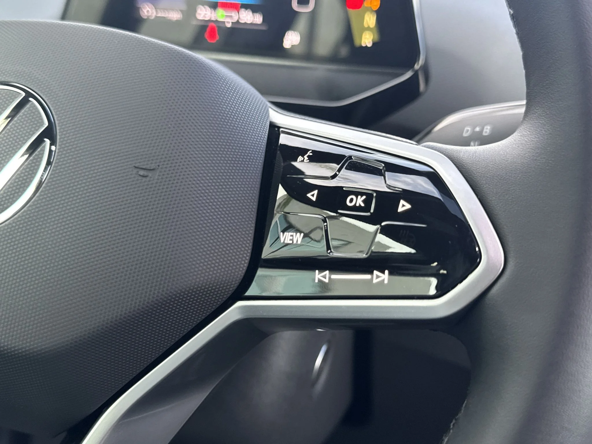New 2026 Opal White Pearl Volkswagen Pro image 17