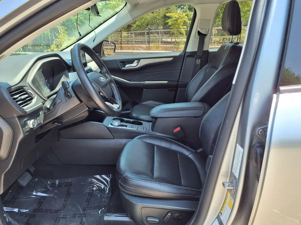 Used 2022 Silver Ford SEL image 12