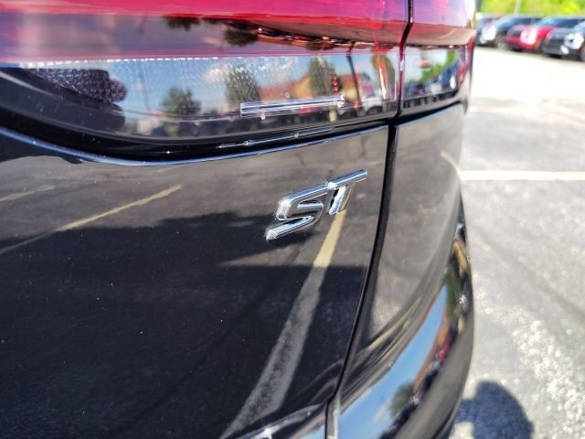 Used 2023 Black Buick Essence image 32