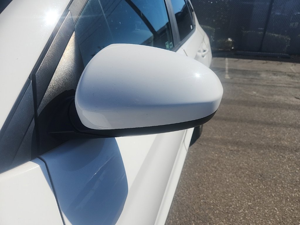 Used 2017 Winter White Hyundai SE image 6