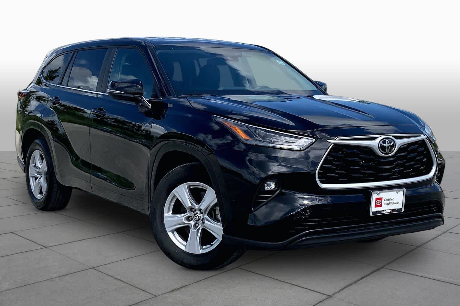 Used 2025 Midnight Black Metallic Toyota LE image 3