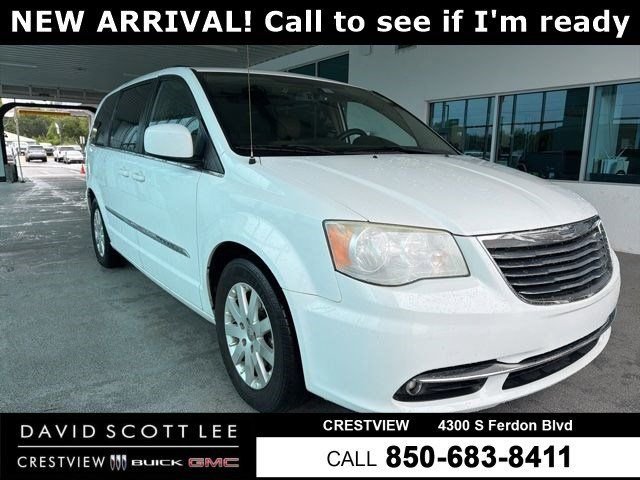 2016 Chrysler Town & Country Touring's photo
