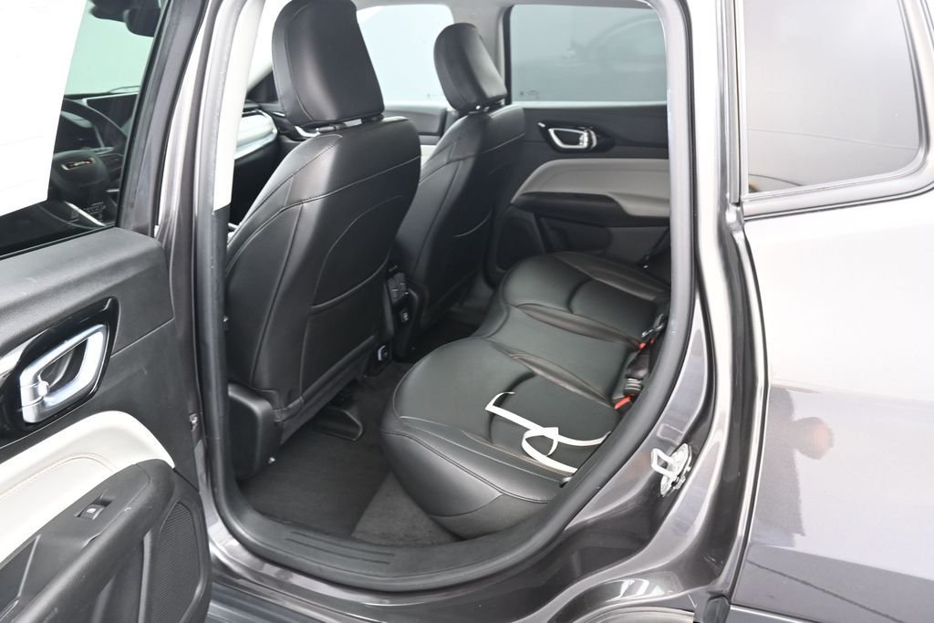 Used 2022 Crystal Metallic Jeep Limited image 15