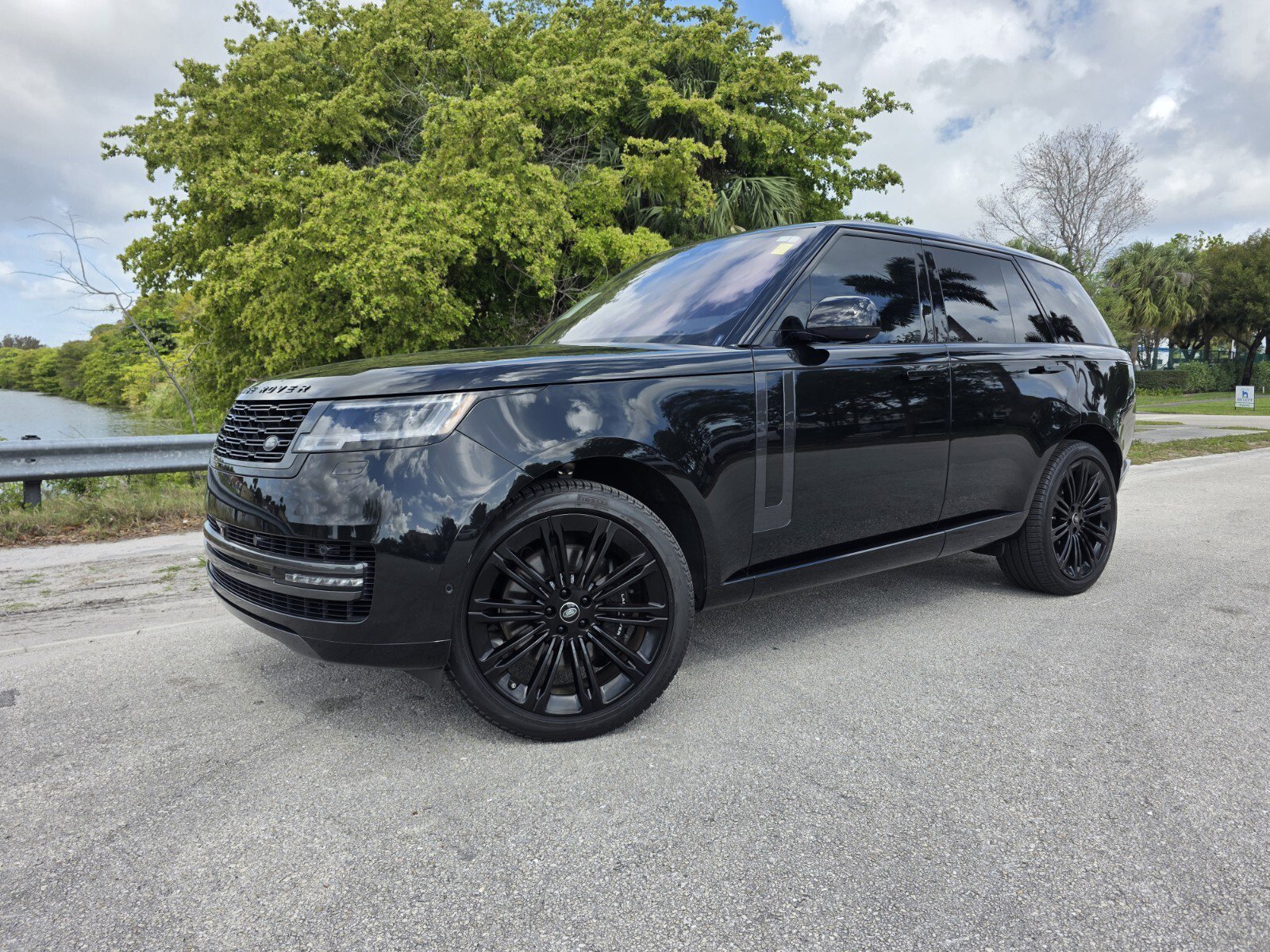 Certified Used 2023 Santorini Black Metallic Land Rover SE image 1