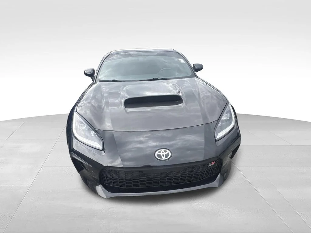 Used 2022  Toyota Premium image 3