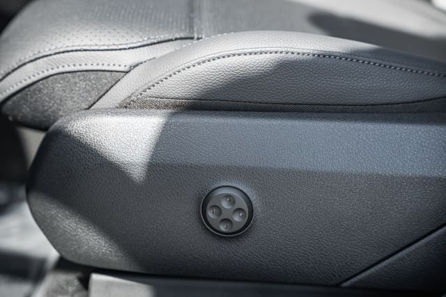 New 2026 Polar White Mercedes-Benz GLC 300 image 38