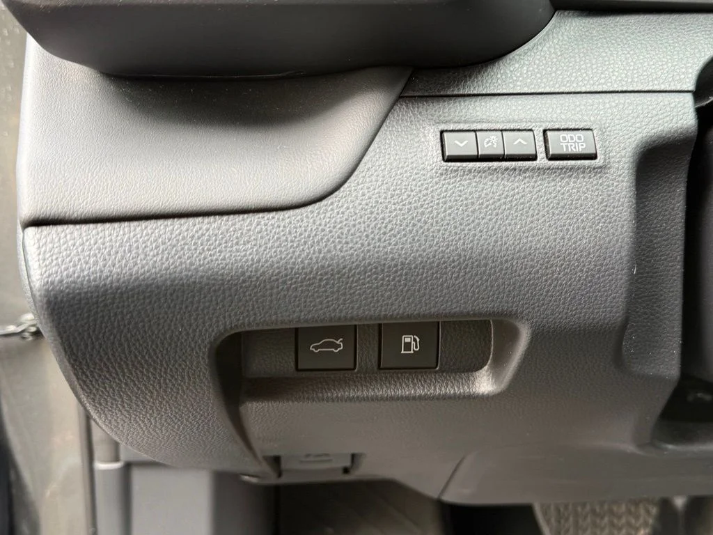 Certified Used 2026  Toyota Platinum image 14