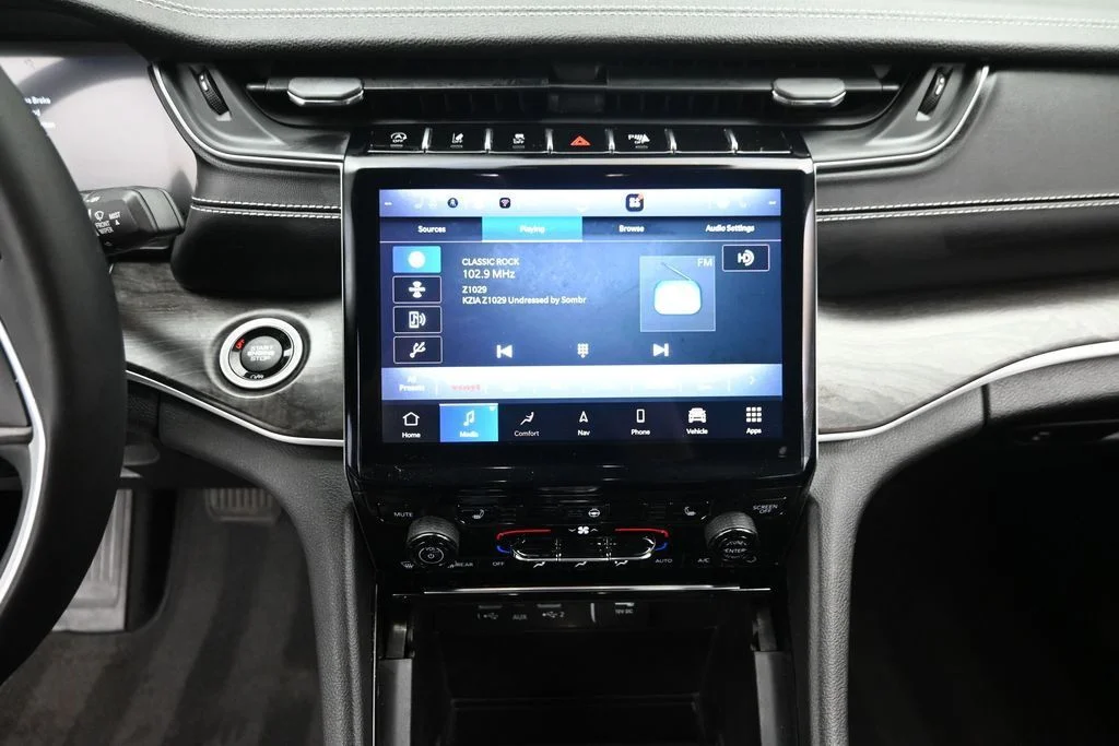 Used 2023 White Jeep Limited image 19