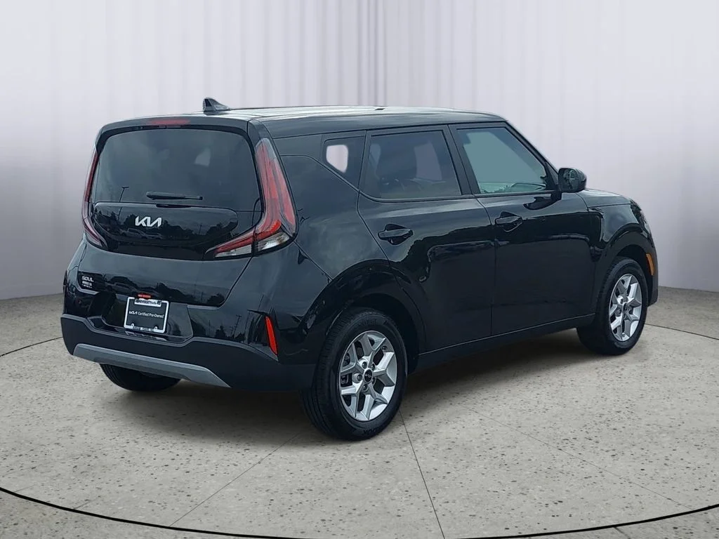 Used 2025 Black Kia LX image 3