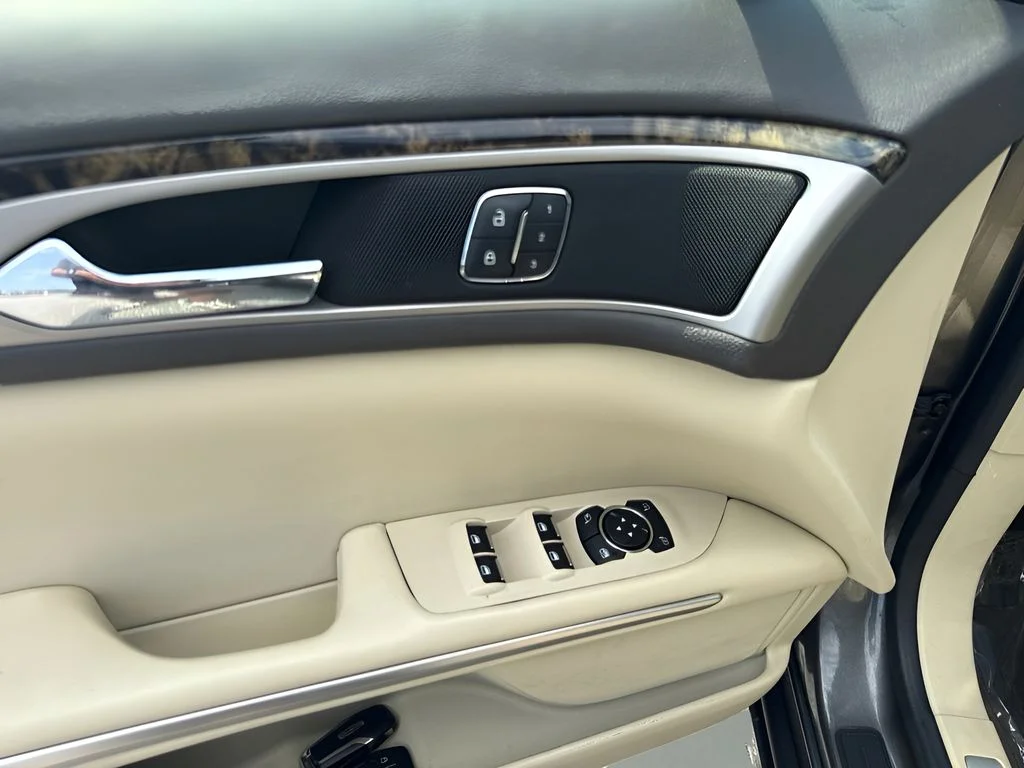 Used 2015  Lincoln Base image 15
