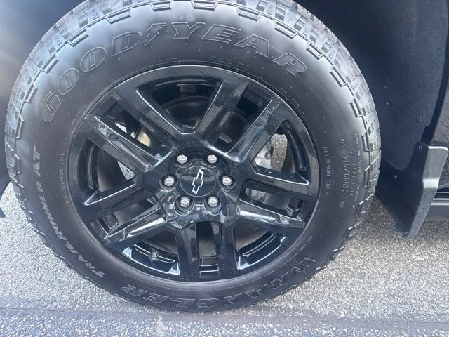 Used 2025 Black Chevrolet High Country image 4