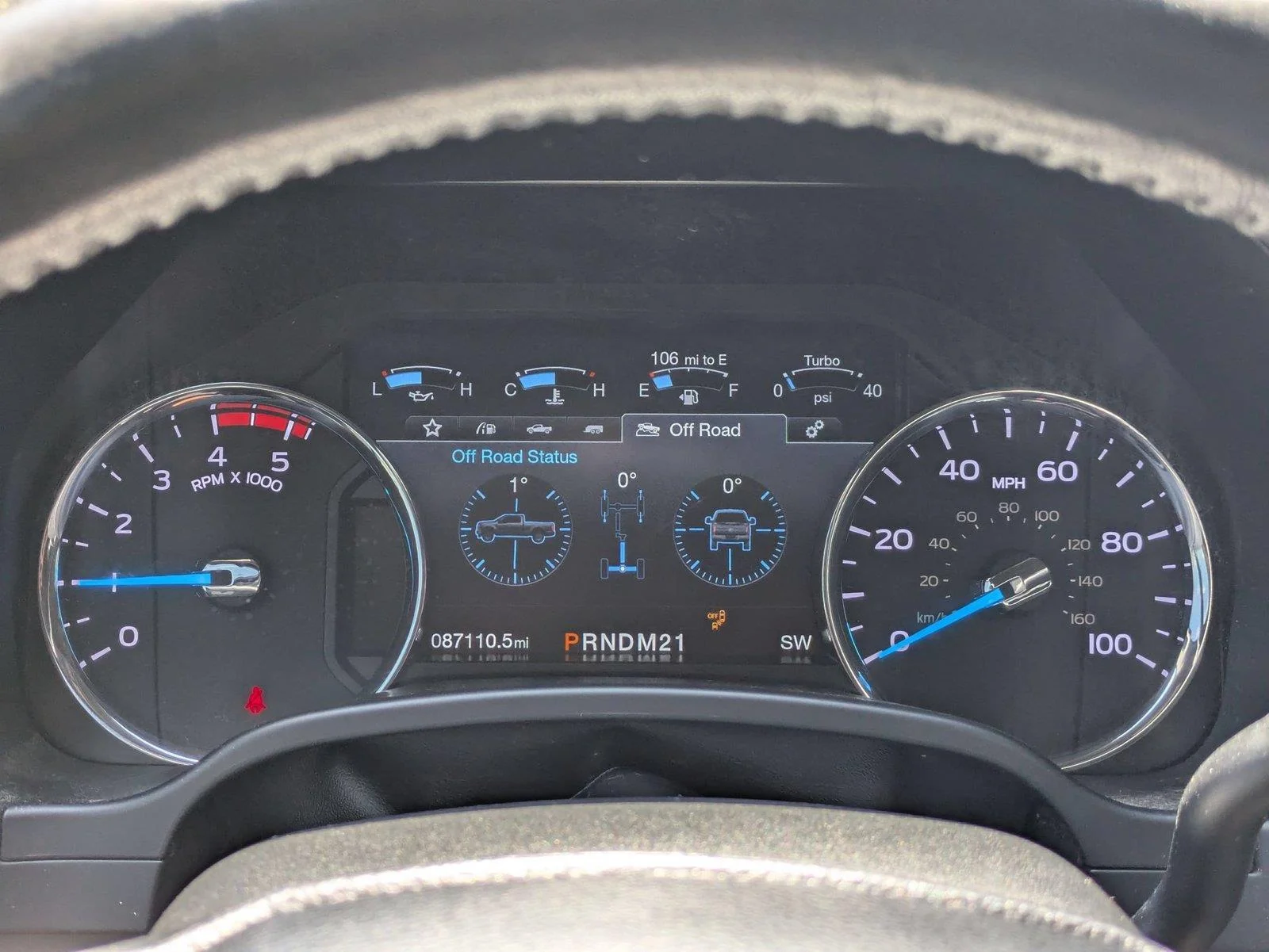 Used 2018 Magnetic Metallic Ford LARIAT image 19
