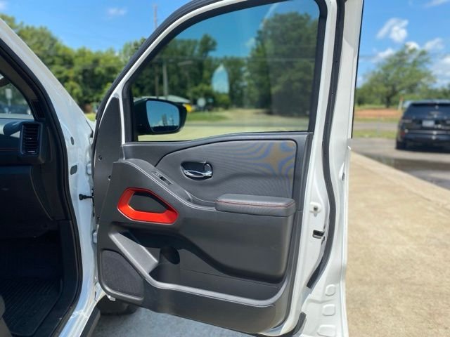 Used 2024 White Nissan PRO-4X image 16